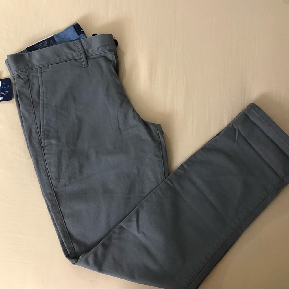 NEW, Men GAP khakis slim stretch pant
